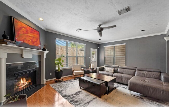 Photo - 2646 Couch St