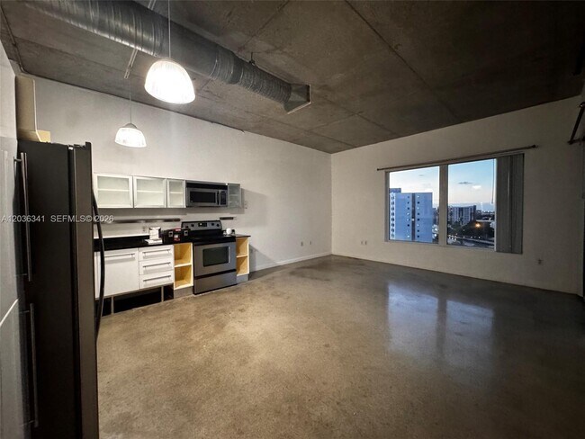 Photo - 10 SW South River Dr Unit 1010