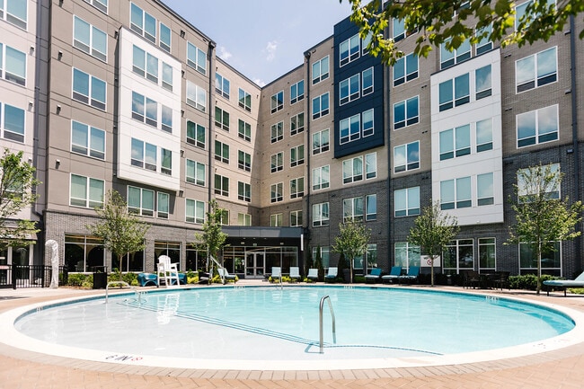 Building Photo - Opal Largo Station