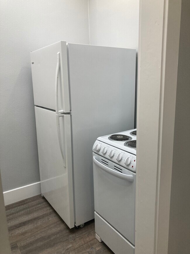 Kitchen - 231 2nd Ave NE Unit 4