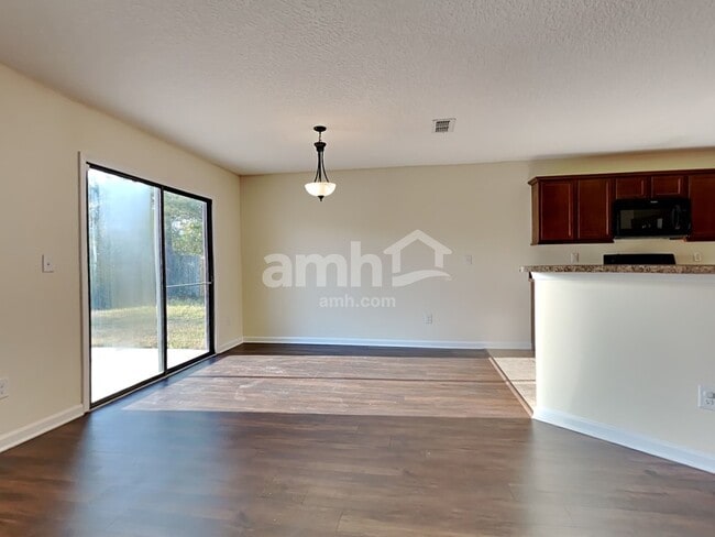 Photo - 9630 Mayville Dr E