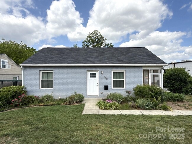 Photo - 300 E Peterson Dr House