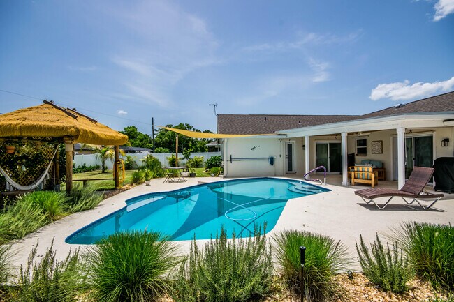 Photo - 272 SW Fairchild Ave
