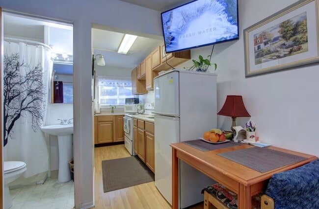 Photo - 914 W 23rd Ave Unit Cute Studio for Singles