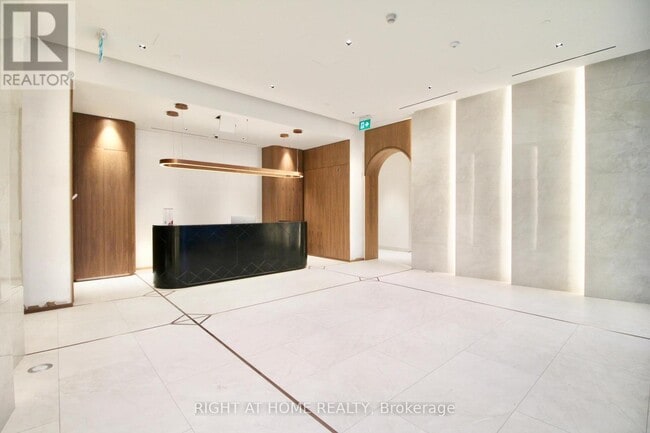 Photo - 560 Rideau St Unit 1004