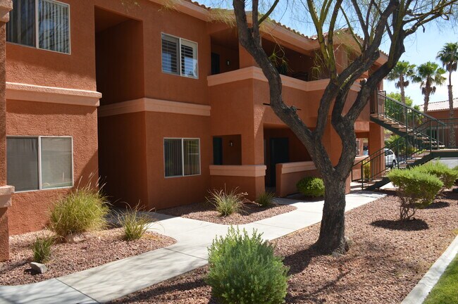 Outside of Unit - 378 Colleen Ct Unit F