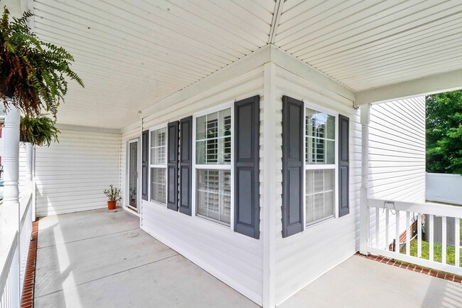 Photo - 1000 Pershing Ct