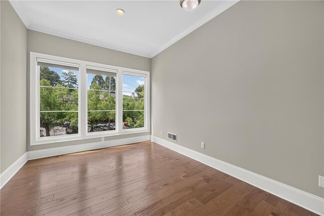 Photo - 124 W Wieuca Rd NE