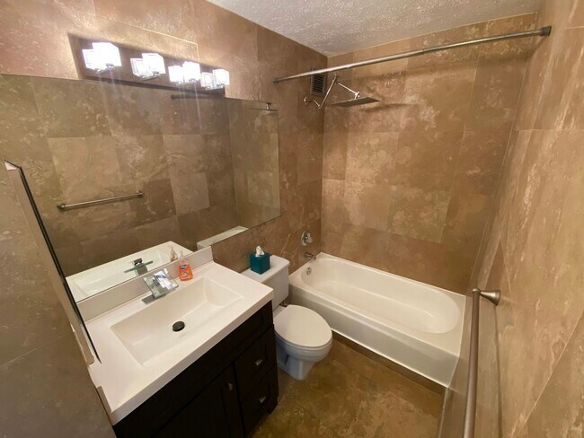 Photo - 2121 Ala Wai Blvd