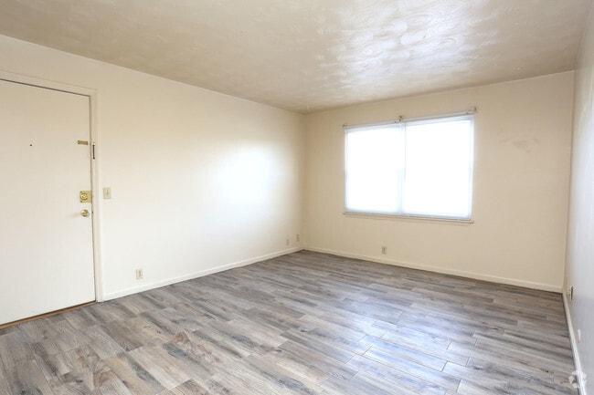 2BR, 1BA - 900SF - Living Room