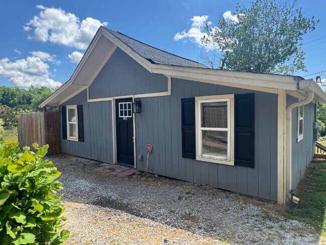 Building Photo - North Hall Cottage Available Soon!