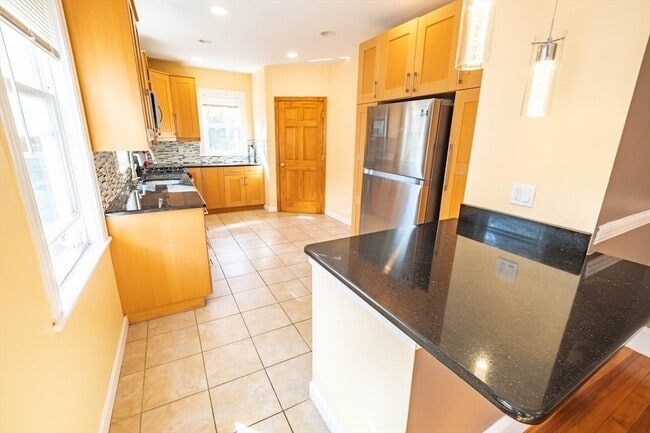 Building Photo - 25 Cutter St Unit 2 Rental