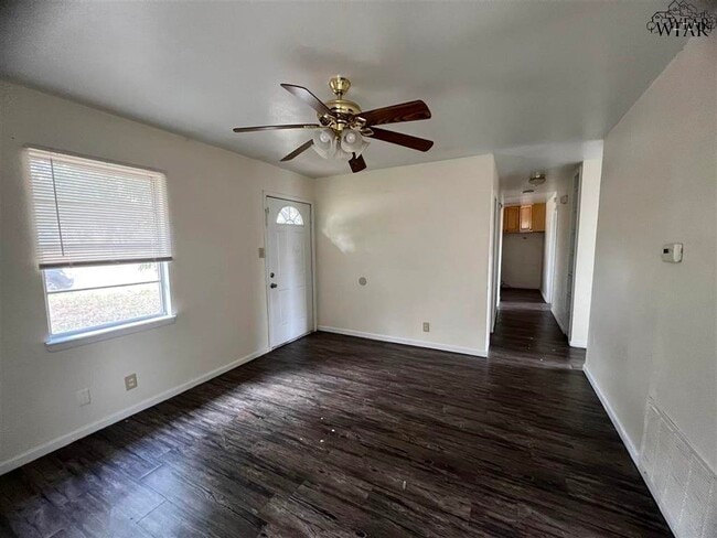 Photo - 1421 Tanbark Rd