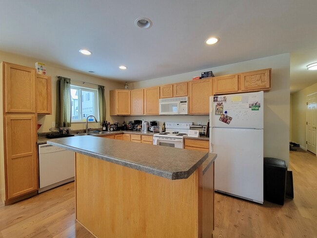 Photo - 184 Droulliard Ave