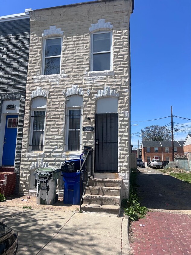 Beautifully Updated 3 Bedroom House - Beautifully Updated 3 Bedroom House