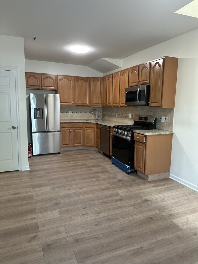 Photo - 177 Avenel St Unidad 1B