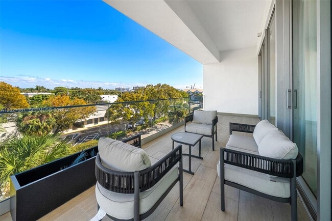 246 NE 6th Ave Unit 302