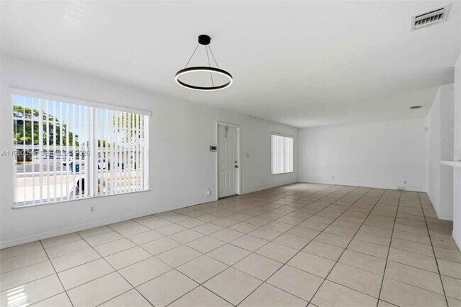 Photo - 841 NW 10th St