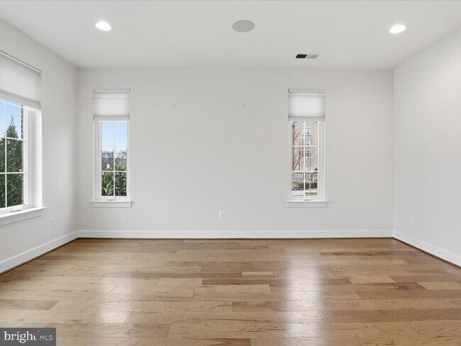 Photo - 20305 Savin Hill Dr