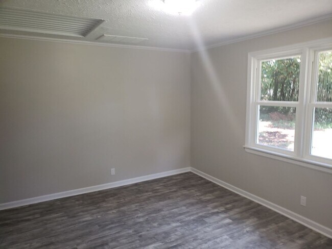 Photo - NEWLY RENOVATED 2 BEDROOM 1 BATH UNIT IN A... Unit 4 Country Squire Court