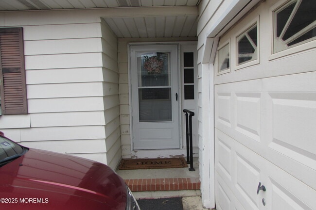 Photo - 380 Barbados Dr N