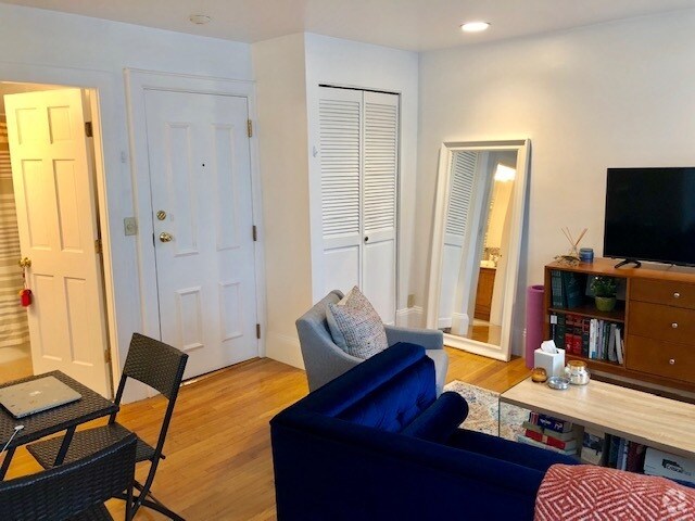 Building Photo - 521 Columbus Ave Rental