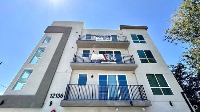 Building Photo - Affordable 1-Bedroom Top Floor Unit 301 Rental