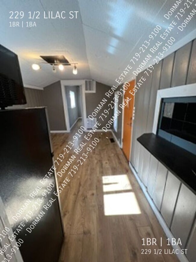 Photo - 229 1/2 LILAC ST-