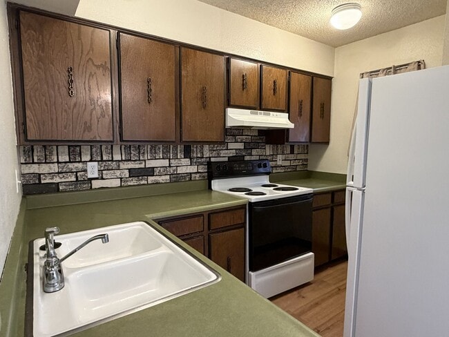 Photo - 1705 Heatheridge Rd
