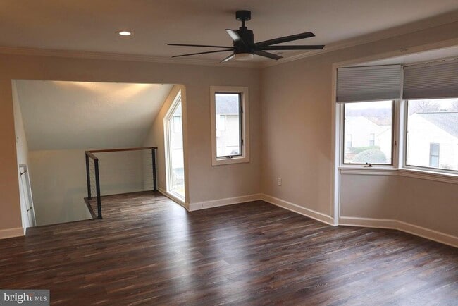 Photo - 15 Mariners Way