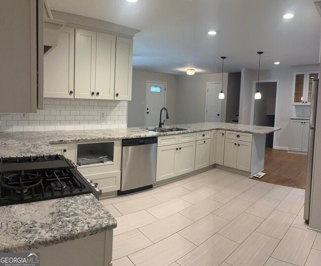 Photo - 1744 Oak Ridge Way NW
