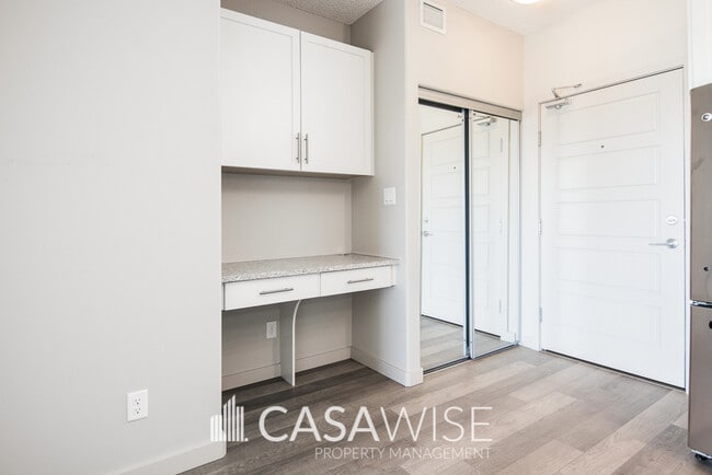 Photo - 1144-1144 Adamson Dr SW