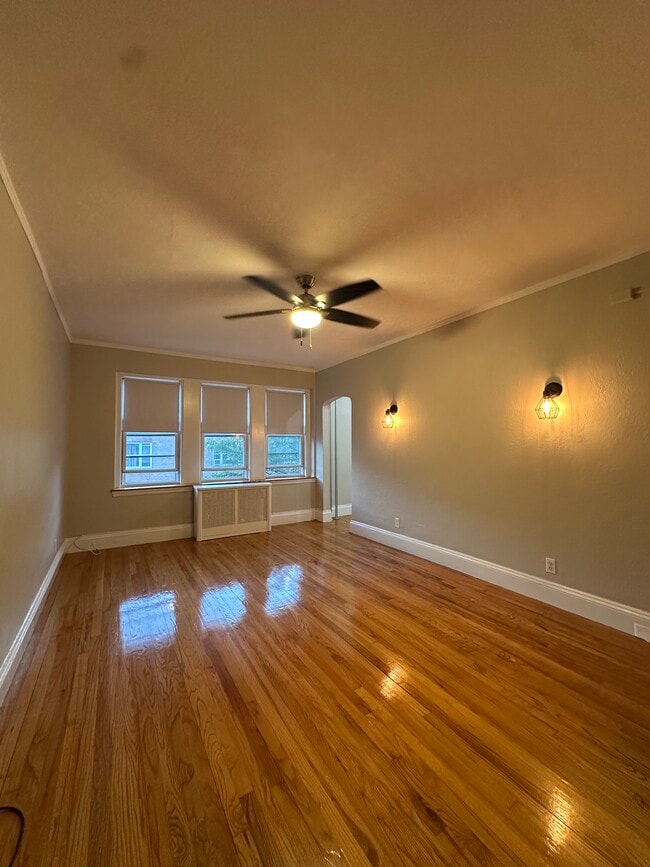 Building Photo - 61 Strathmore Rd Rental
