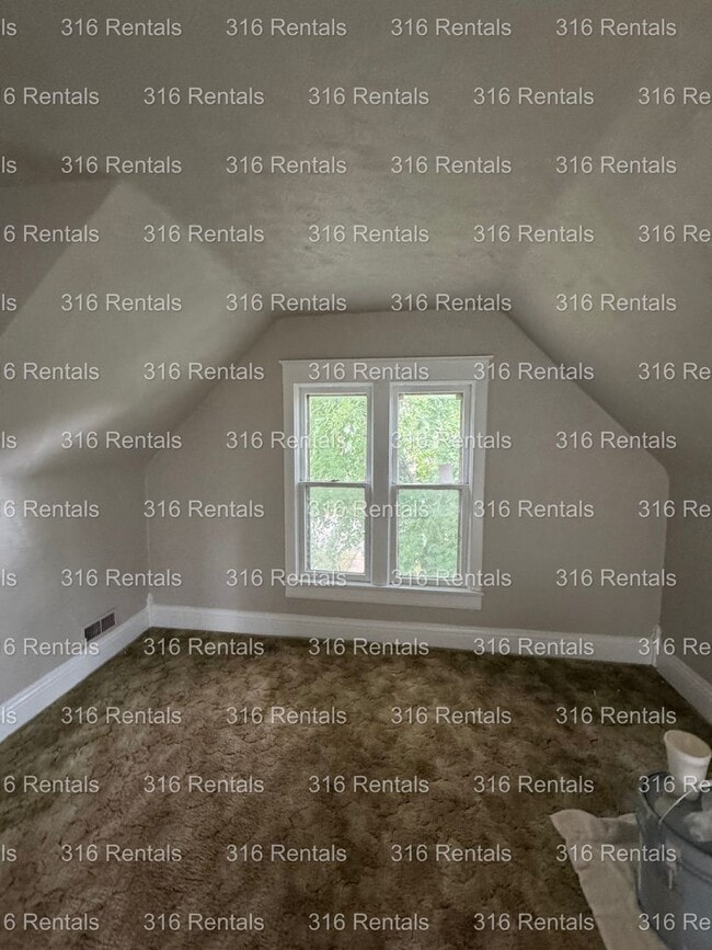 Photo - $950 - 4 bed 2 bath - Single Family Home