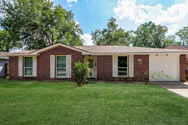Building Photo - 5811 Greencraig Dr