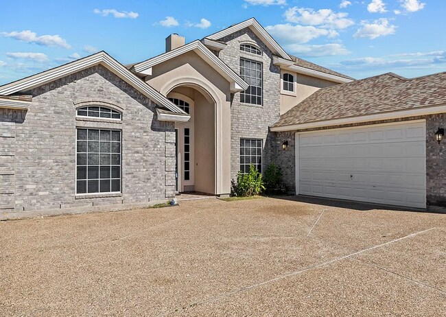 Photo - Beautiful 4BR / 3.5BA Home with Garage, Patio & Premium Features