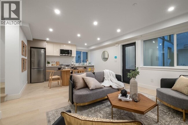 Photo - 432 1st St E