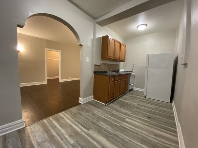 Efficient studio layout designed for flexible living and cozy comfort. - 3935 W Diversey Rental