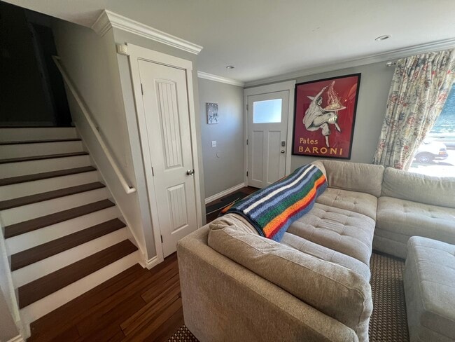 Photo - 98 SW Hartley Ave