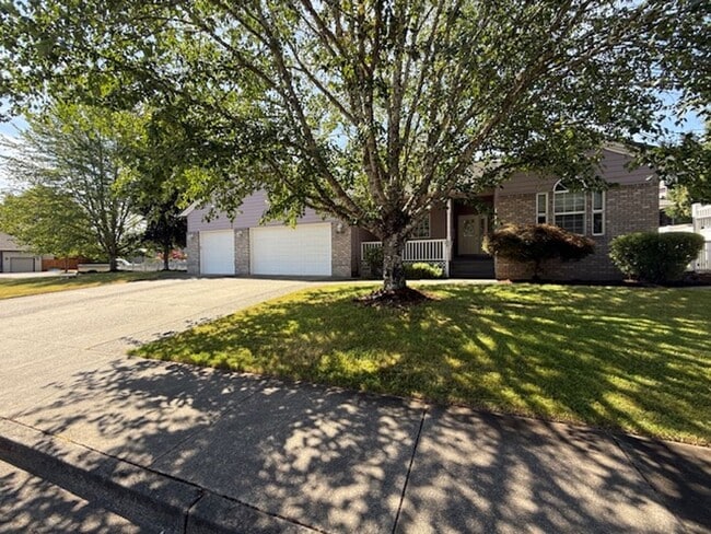 4-bedroom 2.5 Bath McMinnville OR 97128 - 4-bedroom 2.5 Bath McMinnville OR 97128 House