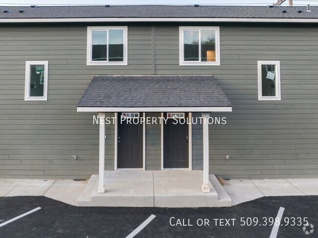 Building Photo - 3 Bed, 2.5 Bath Townhouse in Warden, WA. W... Unit 2