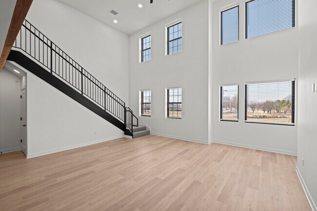 Photo - 3009 N Oak Trafficway