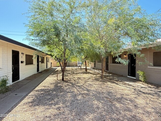 Building Photo - 1629 W Fillmore St Unit 7