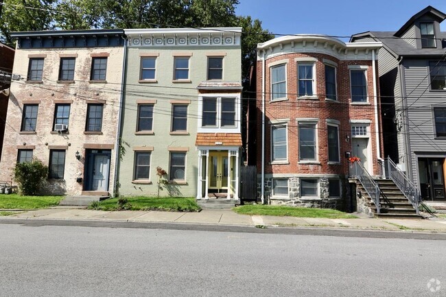 Building Photo - 125 Montgomery St Unit 1st Floor Rental