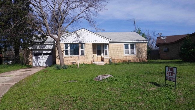 Building Photo - 1401 Denson Dr