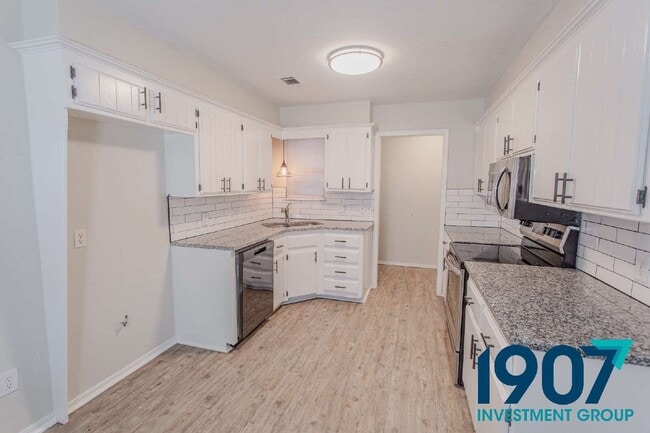 Photo - 501 Post Oak Ln