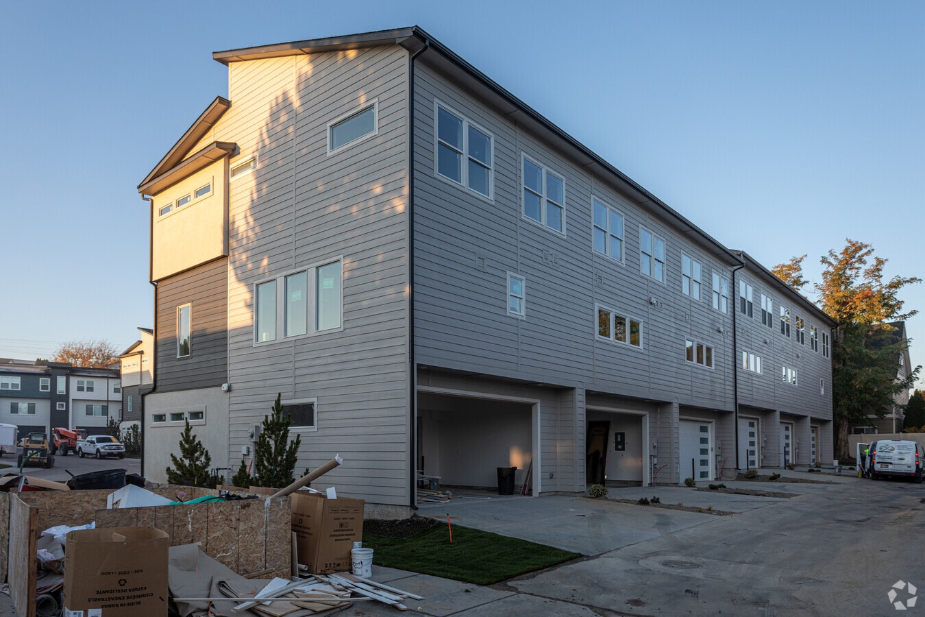 Octubre de 2021 - Bradbury Luxury Townhomes