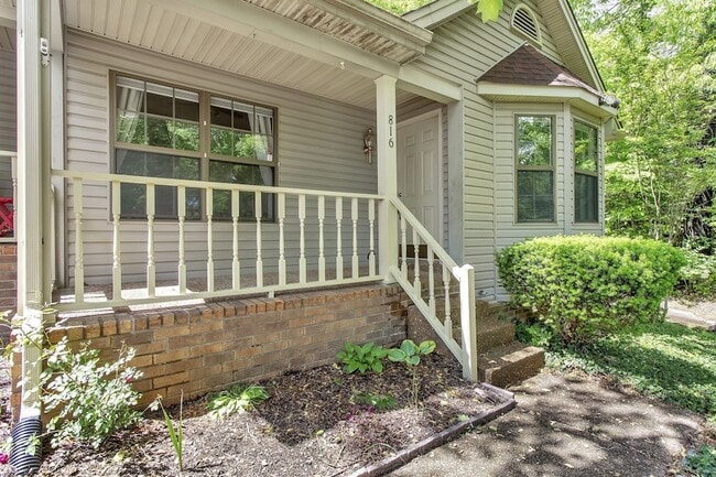 Photo - 816 Beazer Ln