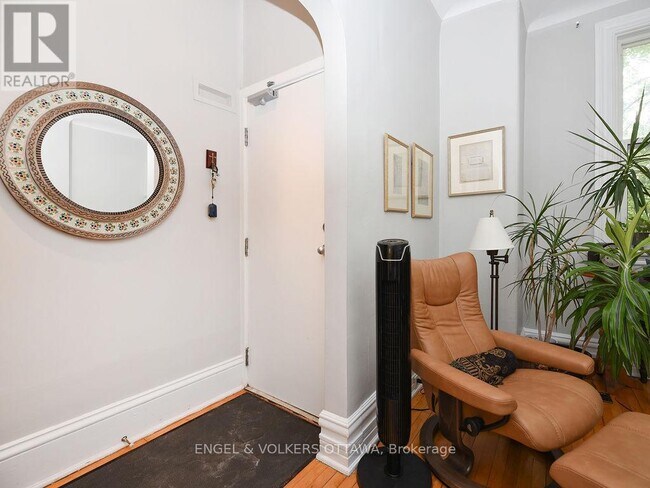 Photo - 1 - 81 THIRD AVENUE