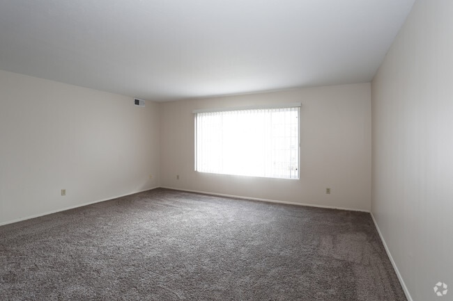 2BR, 1BA - 994 SF